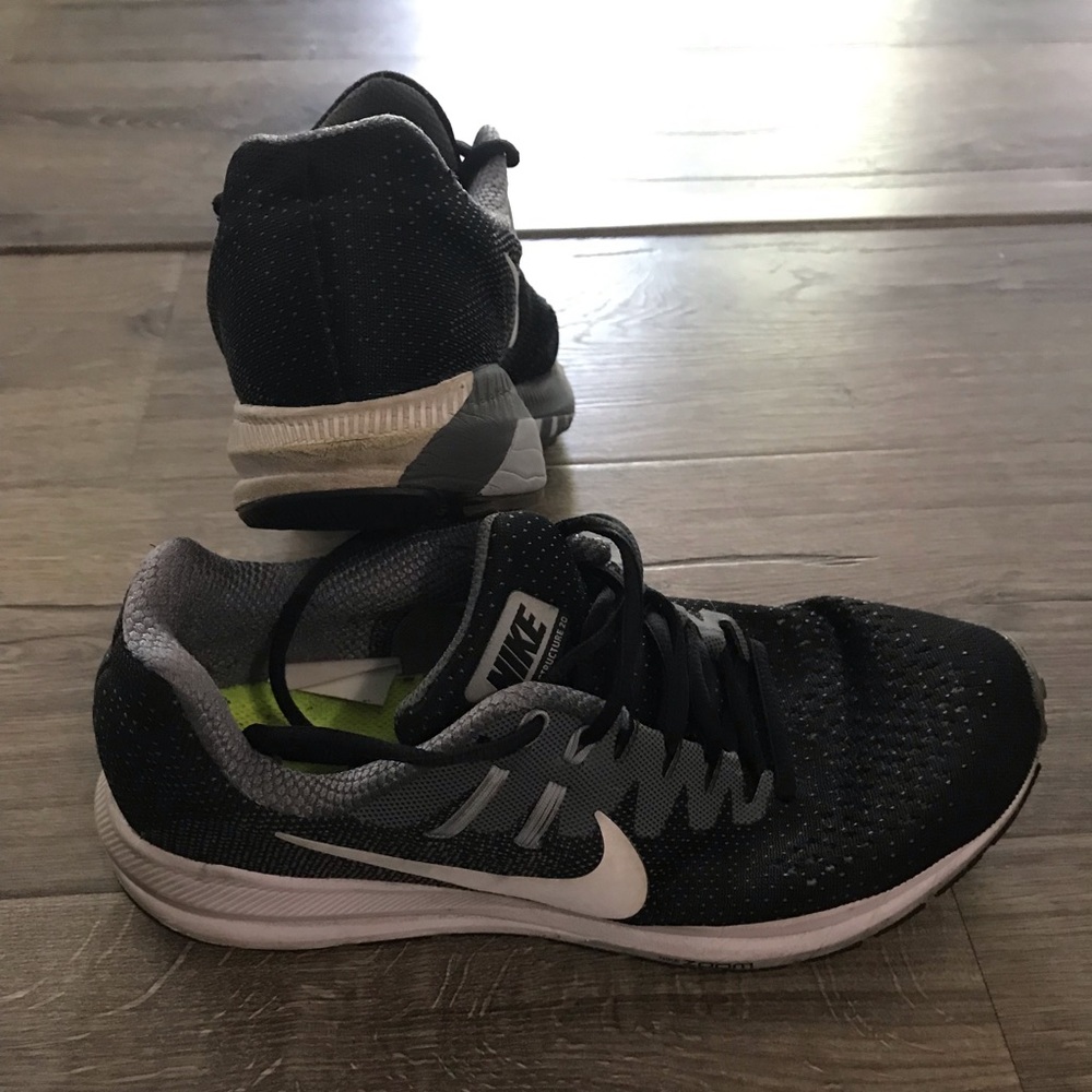 💕Previously Loved Black Nikes💕